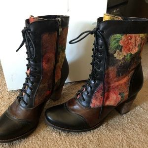 L’Artiste Spring Step Floral Booties